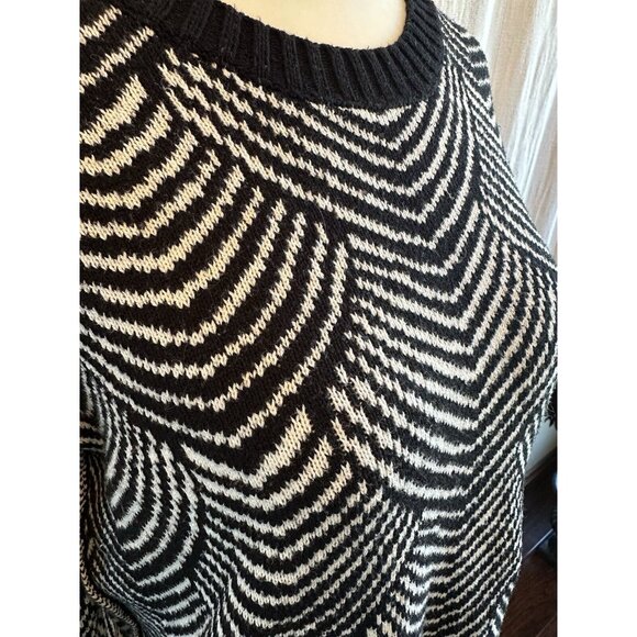 BCBGeneration Black/White Elegant Sweater Sz Small Scallop Winter Date Night - Picture 6 of 8